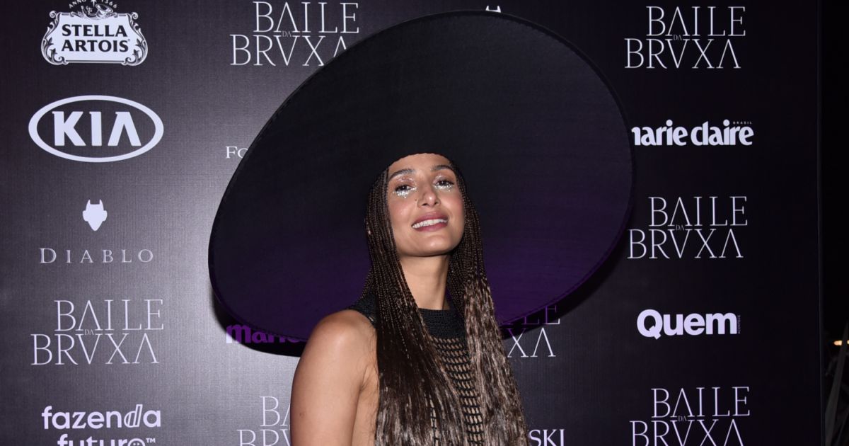 Camila Pitanga exibe corpo em vestido trendy e cabelo leva 5h para ficar pronto para baile. Fotos! - Purepeople.com.br