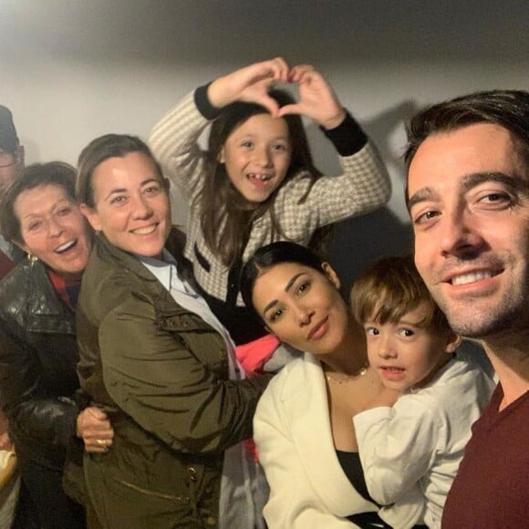 Simaria, da dupla com Simone, celebrou aniversário do marido com foto em família