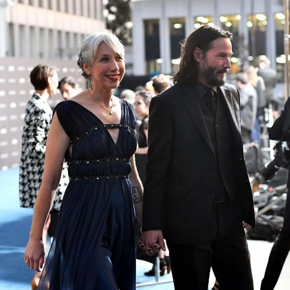 Keanu Reeves foi com Alexandra Grant a um tapete vermelho de evento em Los Angeles