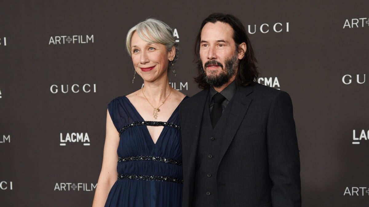 Keanu Reeves presta homenagem discreta e emocionante a colega que