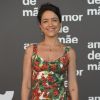 Manuela Dias, autora da novela 'Amor de Mãe', aposta no vestido floral em clima de moda verão