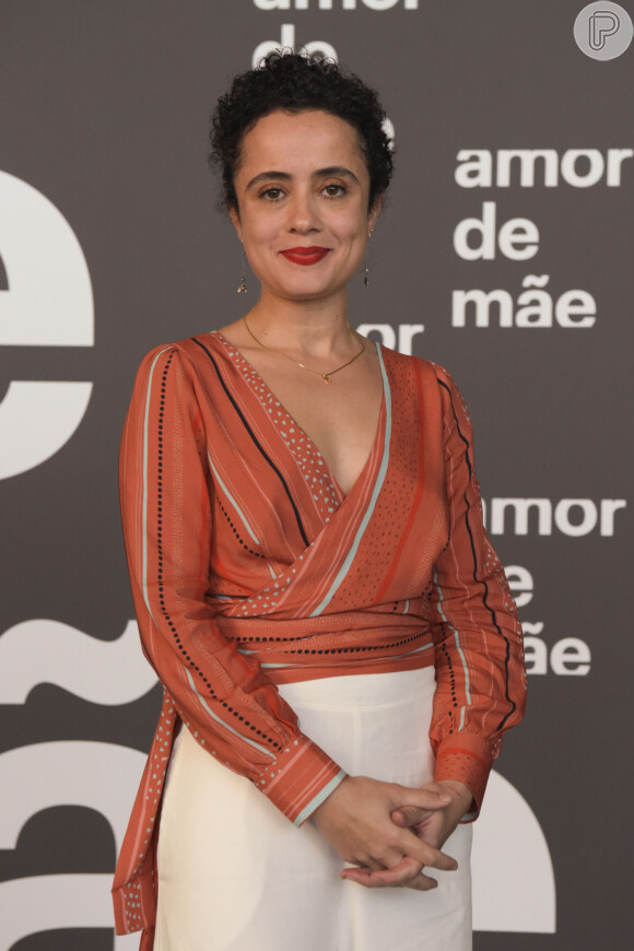 O look da atriz Beatrice Sayd na festa da novela 'Amor de Mãe'