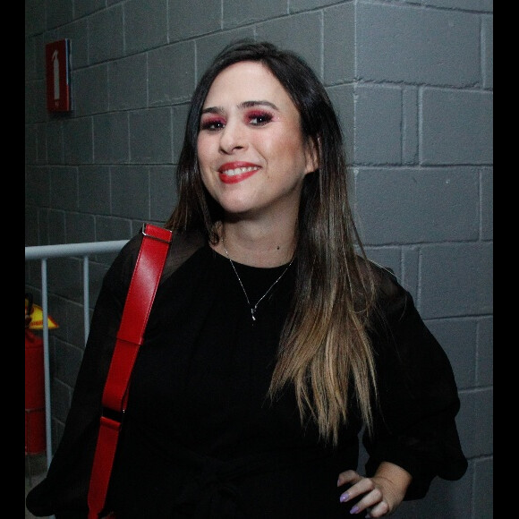 Cabelo de Tatá Werneck foi alvo de comentário de fã, divertindo a atriz: 'Cabelo em coque também por um bom tempo'