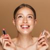 Maquiagem para comprar na Black Friday: invista em batons cremosos na temporada de promoções online