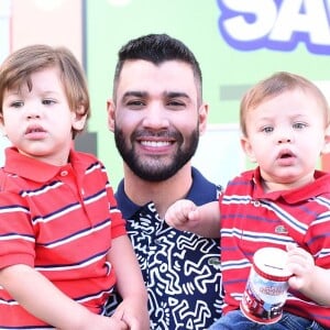 Gusttavo Lima decidiu reduzir a agenda de shows por causa dos filhos, Gabriel e Samuel