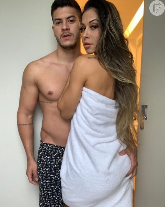 Mayra Cardi mostra barriga chapada em foto nesta quarta-feira, dia 13 de novembro de 2019