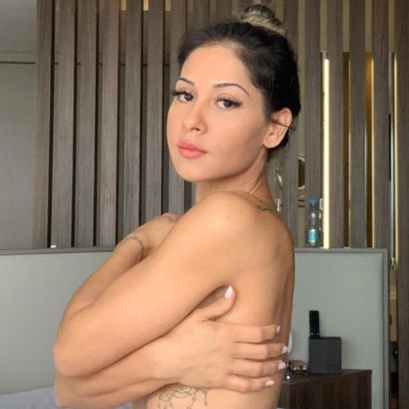 Mayra Cardi impressiona com barriga chapada em foto nesta quarta-feira, dia 13 de novembro de 2019