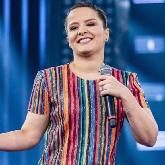 Maiara, dupla de Maraisa, usou t-shirt Fabiana Milazzo, de R$ 1.122,50