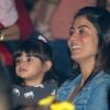 Carol Castro levou a filha, Nina, para assistir ao espetáculo 'Sorrir e Brincar', de Patati Patatá, neste sábado, 16 de novembro de 2019