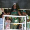 Iza samba após ser coroada rainha de bateria da Imperatriz Leopoldinense na quadra da escola