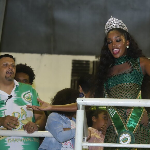 Iza é coroada rainha de bateria da Imperatriz Leopoldinense para o Carnaval 2020