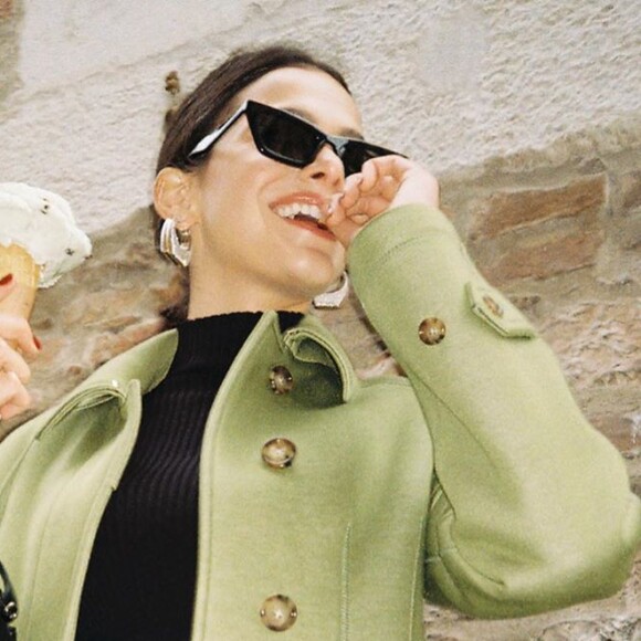 Bruna Marquezine conta segredo de fotos de sucesso: 'É essa câmera. Só ela pra me fazer querer tirar foto e a sorte de ter amigos bons fotógrafos'