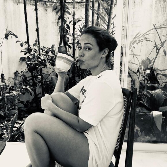 Paolla Oliveira divide com os fãs os momentos de descanso nas férias