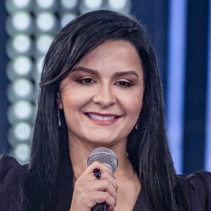 Maraisa, da dupla com Maiara, atendeu pedido de fã e deu beijo nele durante show