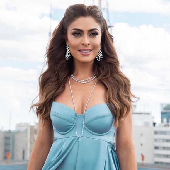 Juliana Paes escolheu modelo com busto estruturado para o casamento de Ale de Souza e Rodrigo Shimoto