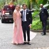 Monique Alfradique usa vestido Lethicia Bronstein com detalhe em renda no casamento de Ale de Souza e Rodrigo Shimoto
