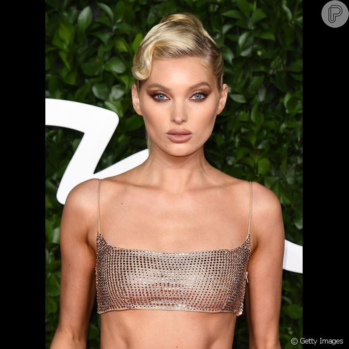 Maquiagem para Ano-Novo: a modelo Elsa Hosk apostou em boca nude, olho  esfumado e cílios supervolumosos - Purepeople