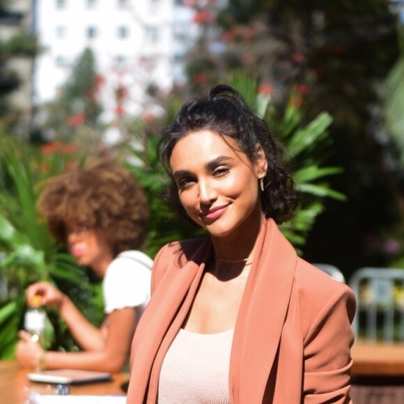 Débora Nascimento falou sobre a vida pessoal em entrevista