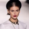 Tendência de beleza: boca glossy e wet hair foram destaques no desfile da coleção Chanel D'art