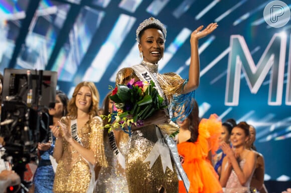 Zozibini Tunzi, Miss Universo 2019, destacou a importância da mãe em sua conquista