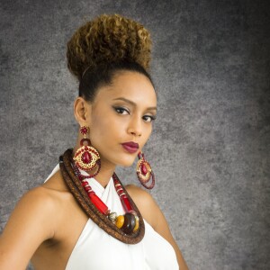 A atriz Taís Araújo também dedicou um post ao Miss Universo vencicido pela candidata da África do Sul