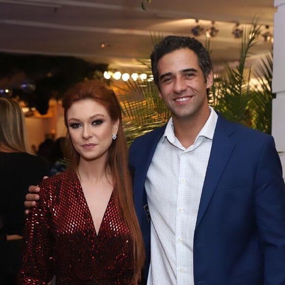 Protagonistas da novela 'Amor Sem Igual', Day Mesquita e Rafael Sardão posaram na festa de estreia da nova trama da Record TV