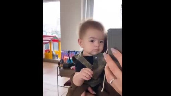 Filha de Sabrina Sato, Zoe, de 1 ano, encantou a mãe ao dar 'tchau' em vídeo
