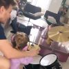 Veja vídeo de Michel Teló ensinando bateria para a filha mais velha com Thais Fersoza, Melinda, nesta quarta-feira, dia 11 de dezembro de 2019
