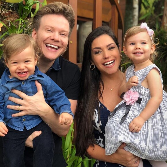Thais Fersoza se derrente com cena de Michel Teló e Melinda tocando bateria nesta quarta-feira, dia 11 de dezembro de 2019