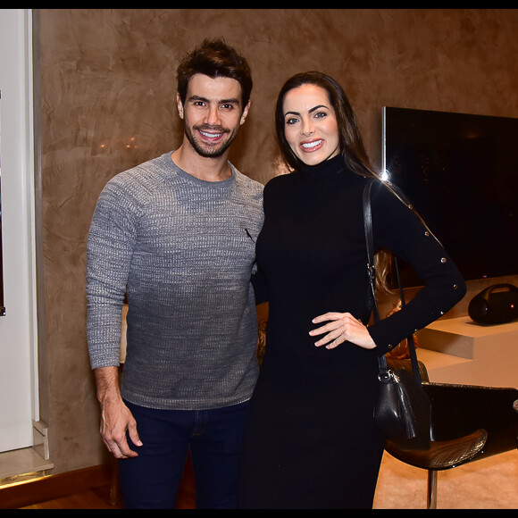 O casal Mariano e Carla Prata prestigia festa de lançamento do programa 'Glow Up', da TV Caras, em São Paulo, nesta quarta-feira, 11 de dezembro de 2019