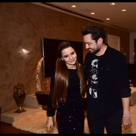 Maiara e Fernando Zor fizeram pocket show e animaram convidados com hits 'Amor Perfeito', 'Sorte que Cê Beija Bem' e 'Medo Bobo'