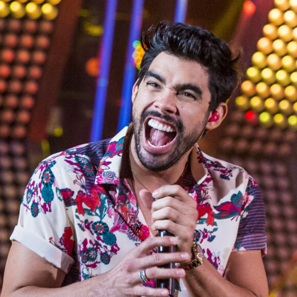 Whindersson Nunes e Priscilla Alcântara lançaram música em homenagem a Gabriel Diniz, morto em acidente áreo em maio de 2019