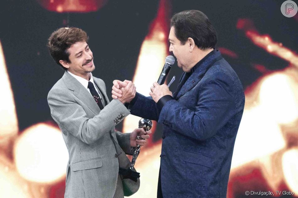 Resultado de imagem para jesuita barbosa faustão