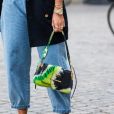 Moda verão 2020: bolsa tie-dye é aposta fashion para a estação mais quente do ano