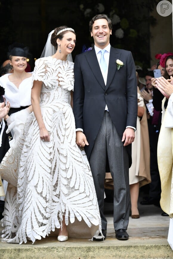 O vestido delicado dacondessa da Áustria Olympia von und zu Arco-Zinneberg em seu casamento com o Príncipe da França, Jean-Christophe Napoleon Bonaparte, chamou atenção