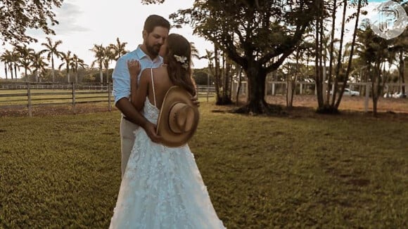 O sertanejo Sorocaba se casou com a modelo Biah Rodrigues em dezembro. Recorde esse casamento e outros dos famosos em galeria nesta quinta-feira, dia 19 de dezembro de 2019