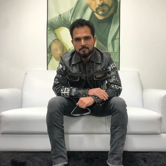 Luciano Camargo postou vídeo de um bate-papo engraçado com o pai, Francisco, de 82 anos