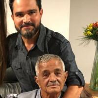 Luciano Camargo se diverte com o pai, Francisco, de 82 anos, em vídeo: 'Esperto'