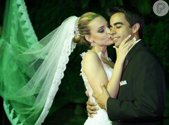 A ex-paquita Thalita Ribeiro se casou com o ex-ator Patrick de Oliveira neste sábado, na Igreja Nossa Senhora da Luz, no Alto da Boa Vista, no Rio de Janeiro