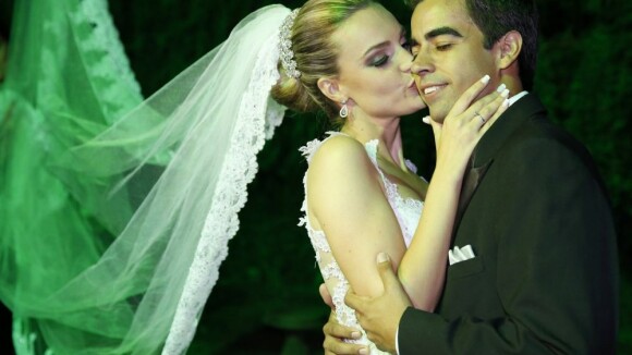 Ex-paquita Thalita Ribeiro se casa com ex-ator mirim Patrick de Oliveira no Rio