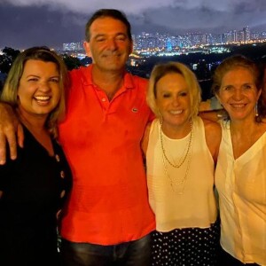 Ana Maria Braga leva namorado, Johnny Lucet, à festa de fim de ano do 'Mais Você'