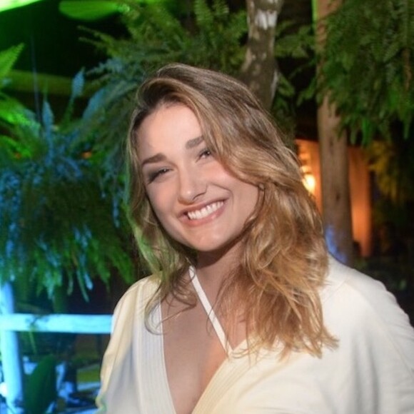 Sasha Meneghel está oficialmente solteira desde o fim do namoro com o ator Bruno Montaleone