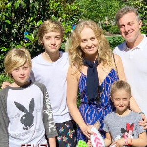 Luciano Huck e Angélica comemoraram o Natal com um cartão virtual para os internautas