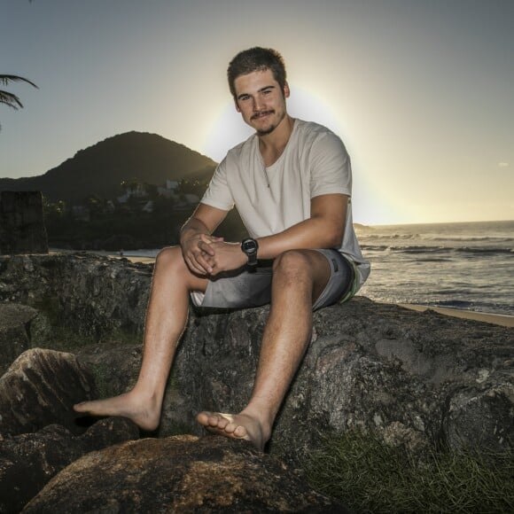 Nicolas Prattes entrega que dorme primeiro e o que mais come com a nova namorada: 'Tapioca'