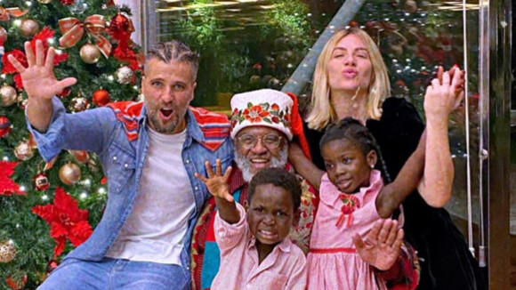 Filho de Ewbank, Bless se encanta por Papai Noel negro no Natal: 'Importa, sim'