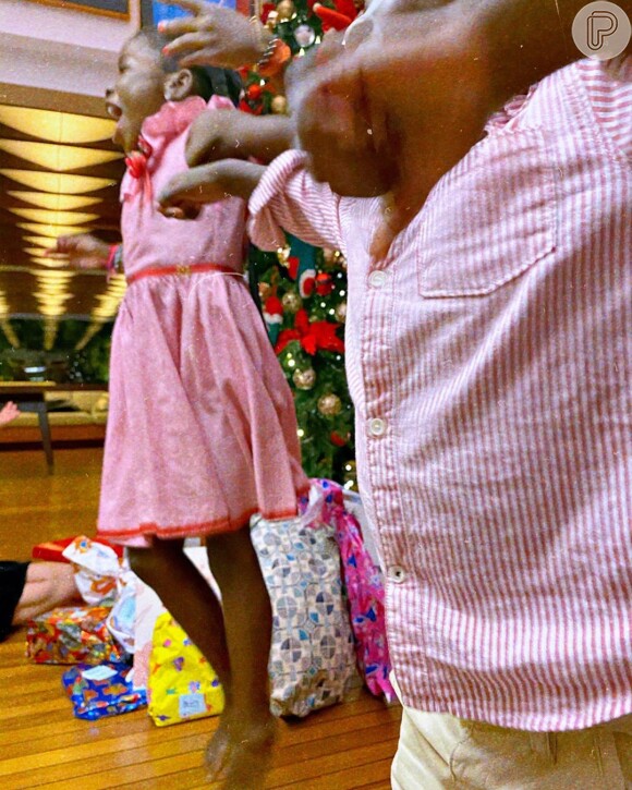Giovanna Ewbank mostra Títi em momento de diversão no Natal