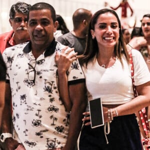 Anitta fecha sessão em cinema do Rio de Janeiro e assiste o filme 'Minha Mãe é Uma Peça 3'