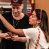 Anitta justifica rosto vermelho para Paulo Gustavo: 'Peguei hoje maior solzão'