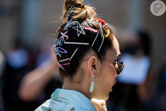 Aposte nas presilhas e nos grampos coloridos para disfarçar o bad hair day de um jeito mais cool