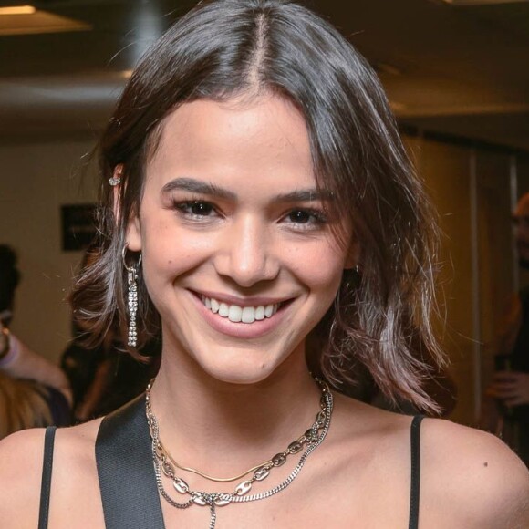 Bruna Marquezine está curtindo dias de descanso na Bahia, onde vai passar o réveillon